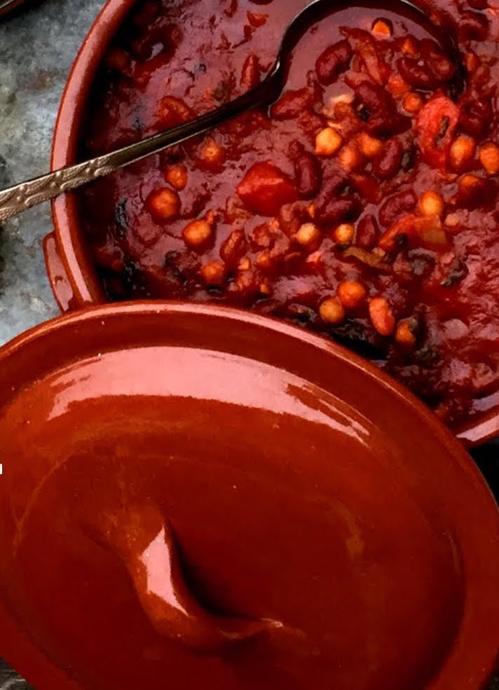 kikærter og bønner i pikantsauce