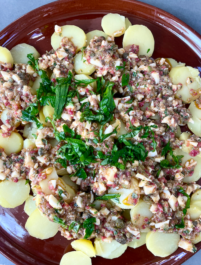 Kartoffelsalat med pickles og ansjoser